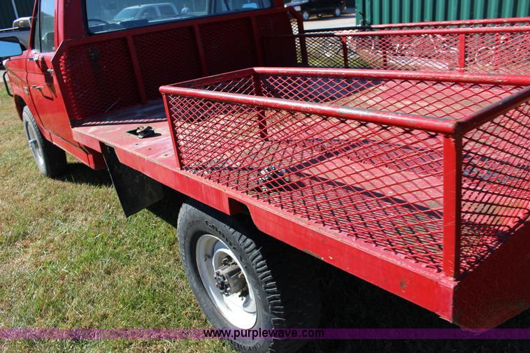 image for item J7499 1984 Ford F350 flatbed pickup truck