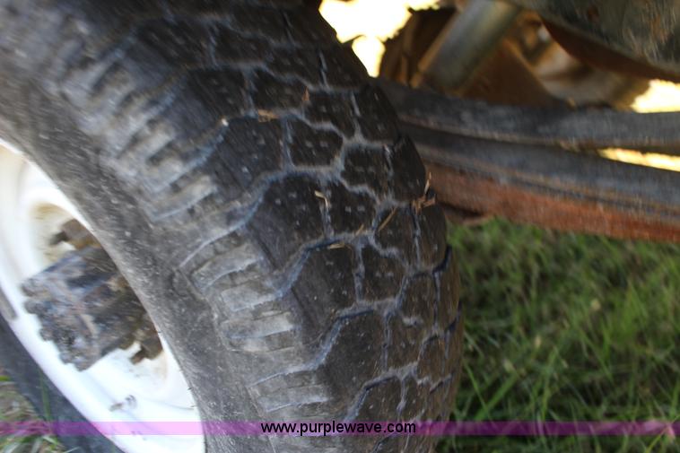 image for item J7499 1984 Ford F350 flatbed pickup truck