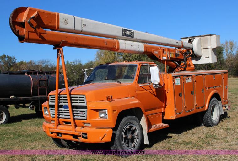 image for item J7500 1985 Ford F700 bucket truck