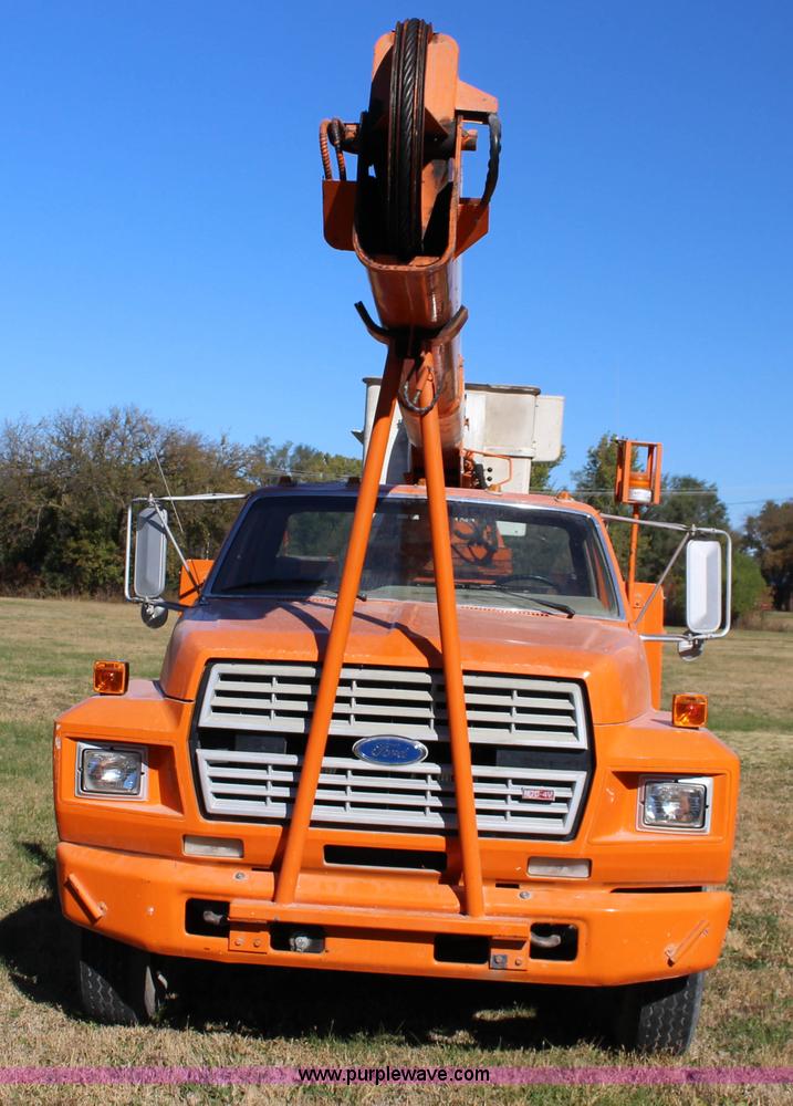 image for item J7500 1985 Ford F700 bucket truck