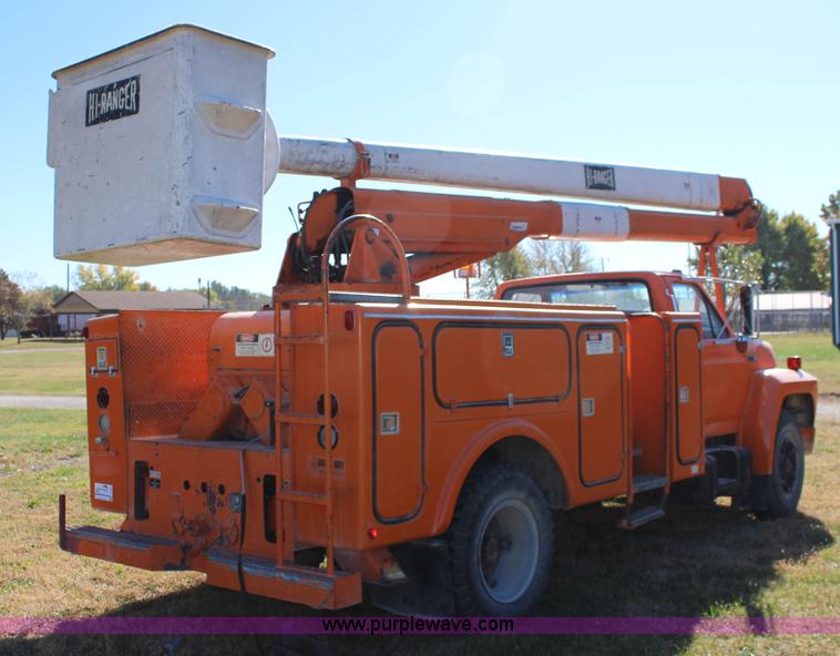 image for item J7500 1985 Ford F700 bucket truck