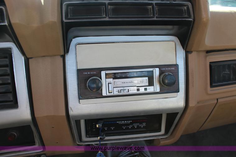 image for item J7500 1985 Ford F700 bucket truck