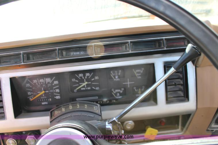 image for item J7500 1985 Ford F700 bucket truck