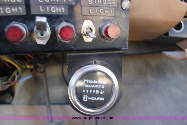 image for item J7500 1985 Ford F700 bucket truck