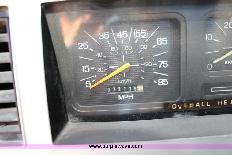 image for item J7500 1985 Ford F700 bucket truck