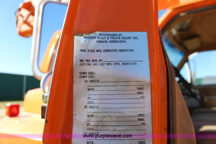 image for item J7500 1985 Ford F700 bucket truck