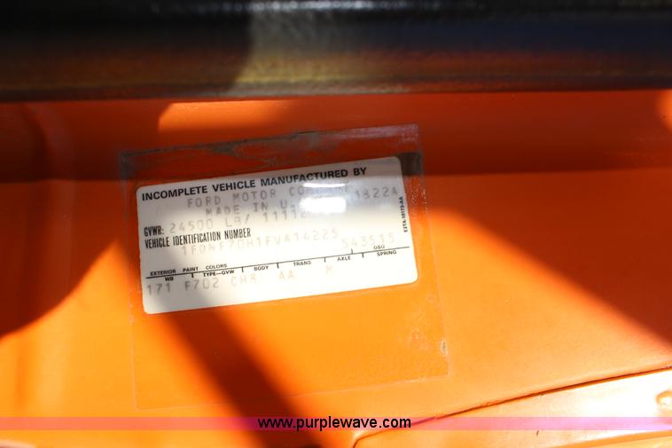 image for item J7500 1985 Ford F700 bucket truck