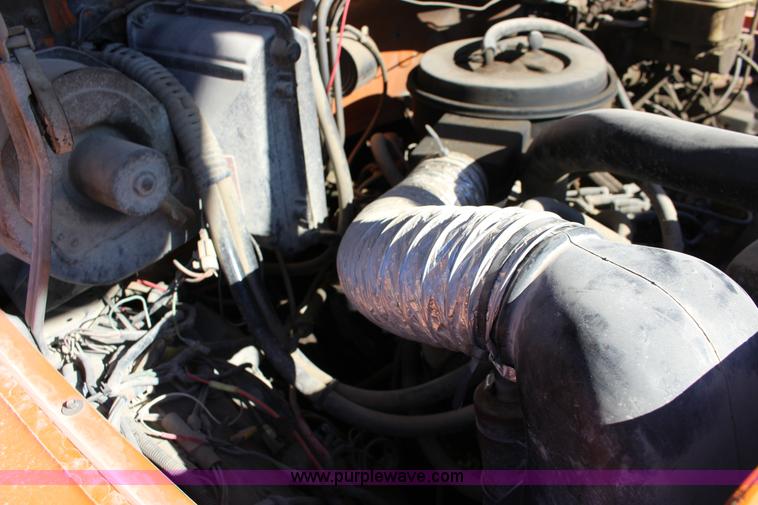 image for item J7500 1985 Ford F700 bucket truck