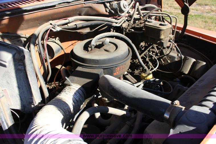 image for item J7500 1985 Ford F700 bucket truck