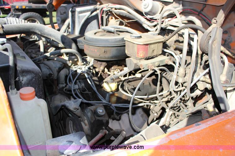 image for item J7500 1985 Ford F700 bucket truck