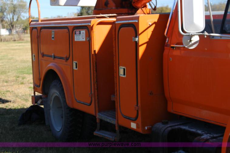 image for item J7500 1985 Ford F700 bucket truck