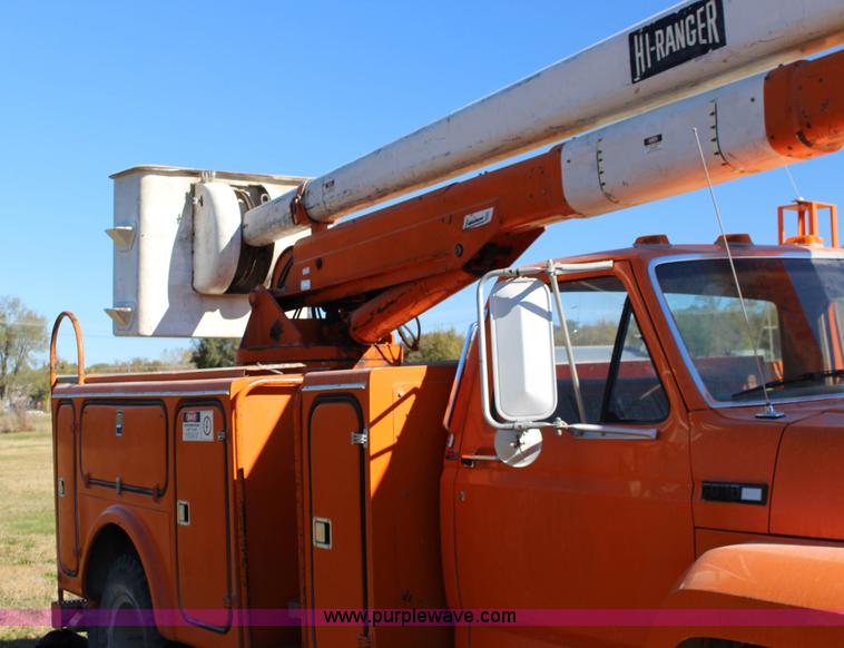 image for item J7500 1985 Ford F700 bucket truck