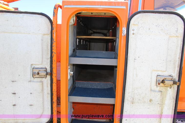 image for item J7500 1985 Ford F700 bucket truck