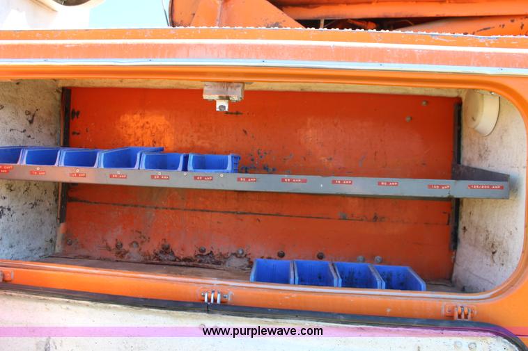 image for item J7500 1985 Ford F700 bucket truck