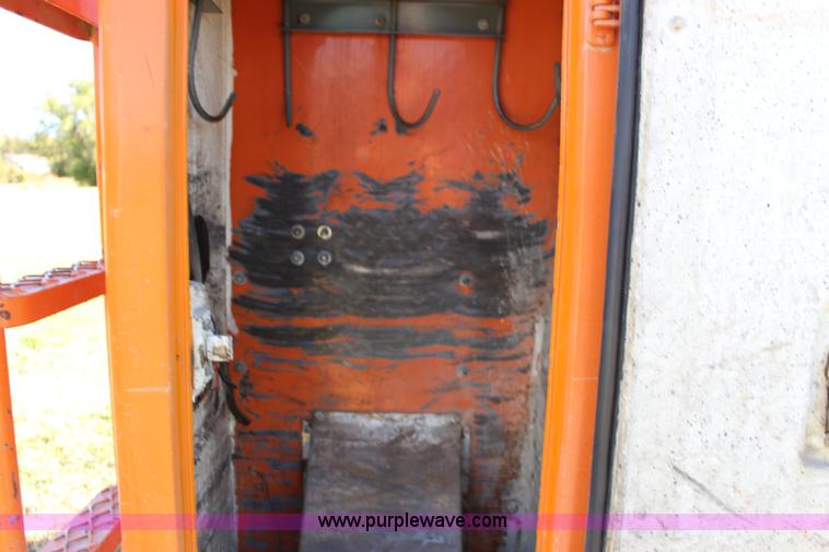 image for item J7500 1985 Ford F700 bucket truck