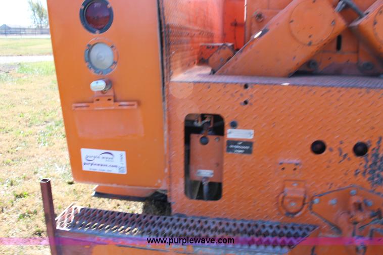 image for item J7500 1985 Ford F700 bucket truck