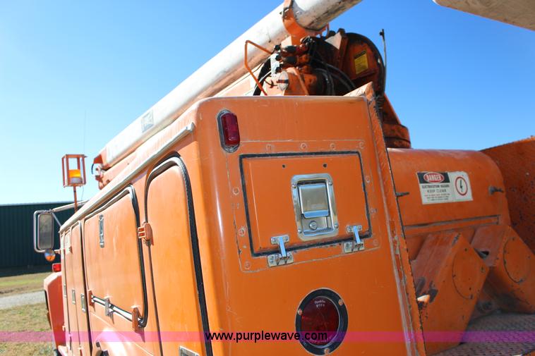 image for item J7500 1985 Ford F700 bucket truck
