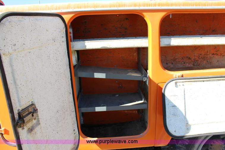 image for item J7500 1985 Ford F700 bucket truck