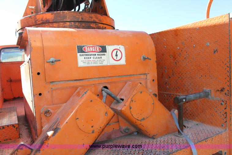image for item J7500 1985 Ford F700 bucket truck