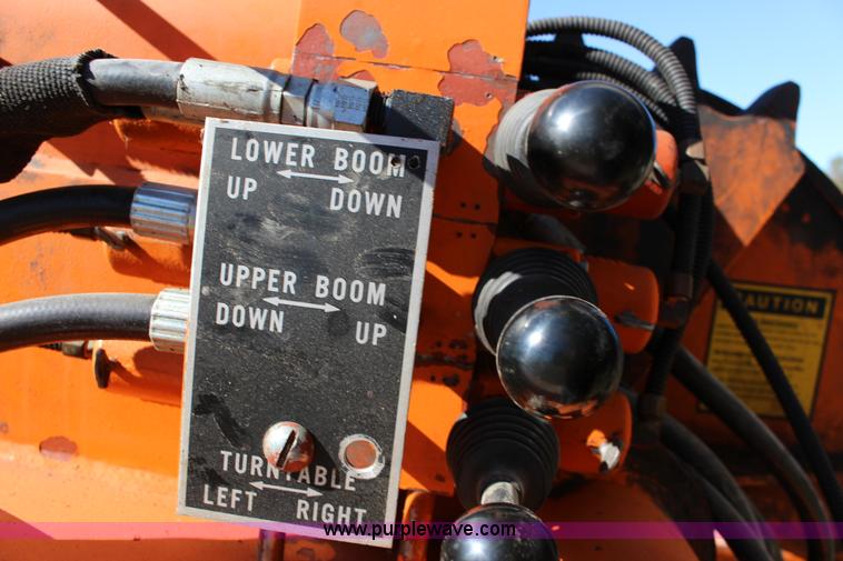 image for item J7500 1985 Ford F700 bucket truck