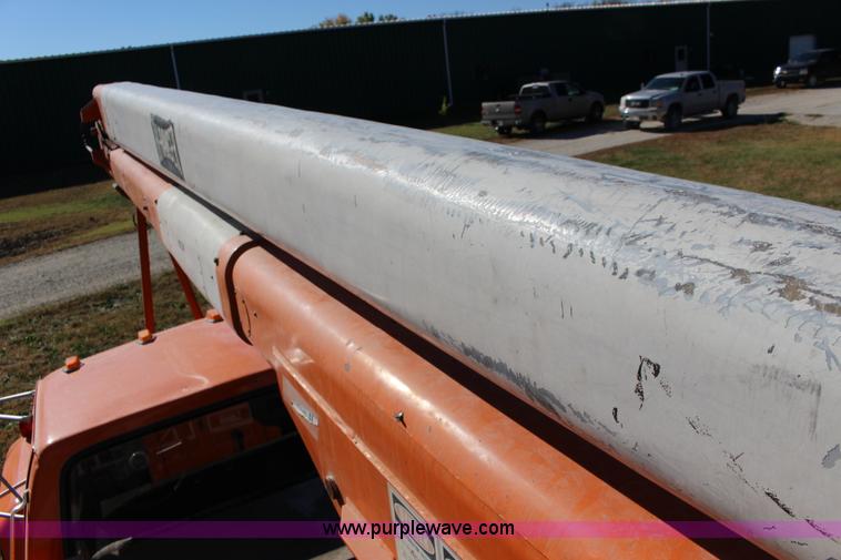 image for item J7500 1985 Ford F700 bucket truck