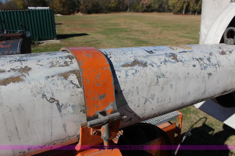 image for item J7500 1985 Ford F700 bucket truck