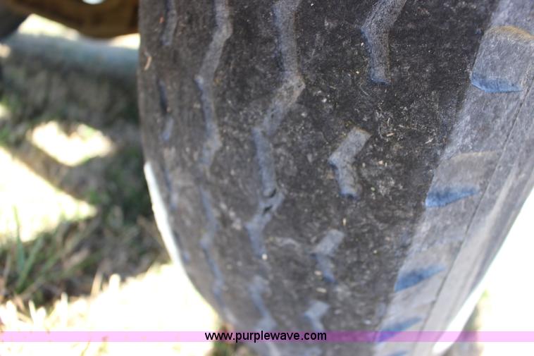 image for item J7500 1985 Ford F700 bucket truck