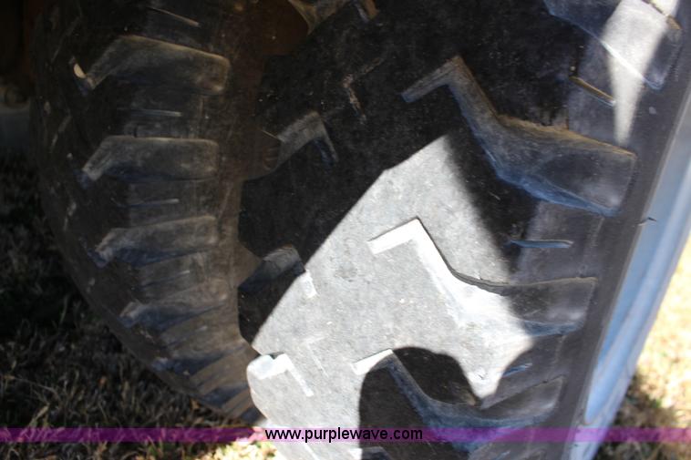 image for item J7500 1985 Ford F700 bucket truck