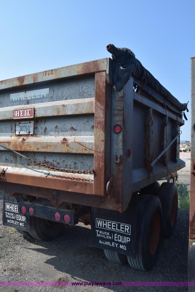image for item J8196 1995 Wheeler pup trailer