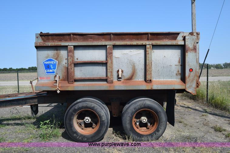 image for item J8196 1995 Wheeler pup trailer