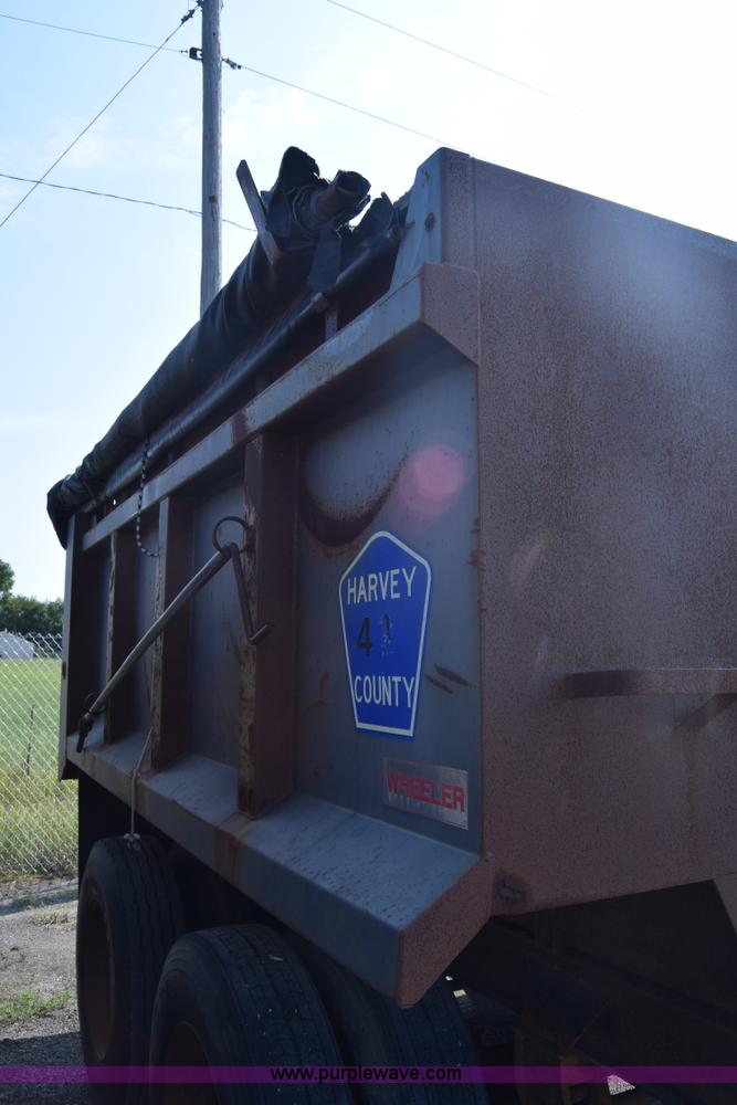 image for item J8196 1995 Wheeler pup trailer