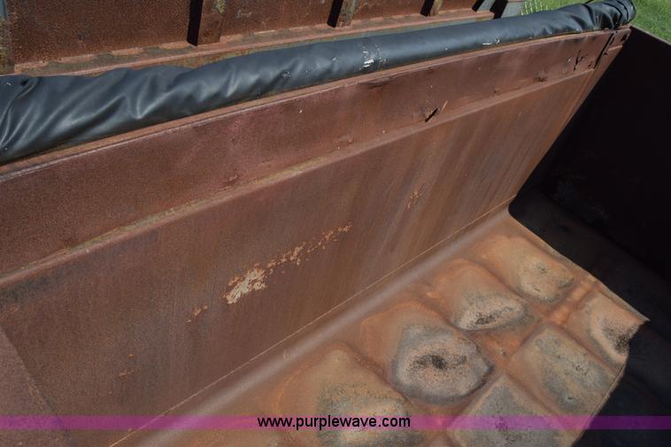 image for item J8196 1995 Wheeler pup trailer