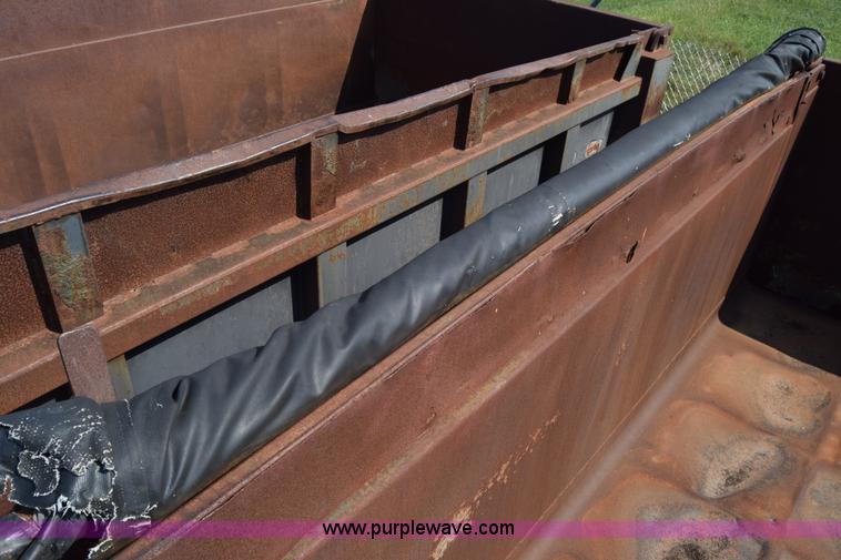 image for item J8196 1995 Wheeler pup trailer