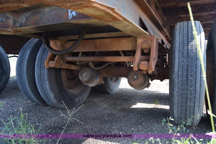 image for item J8196 1995 Wheeler pup trailer