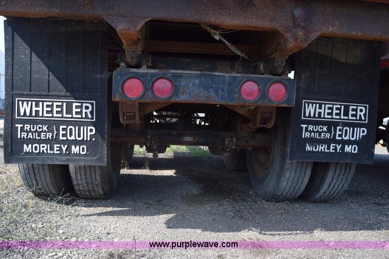 image for item J8196 1995 Wheeler pup trailer