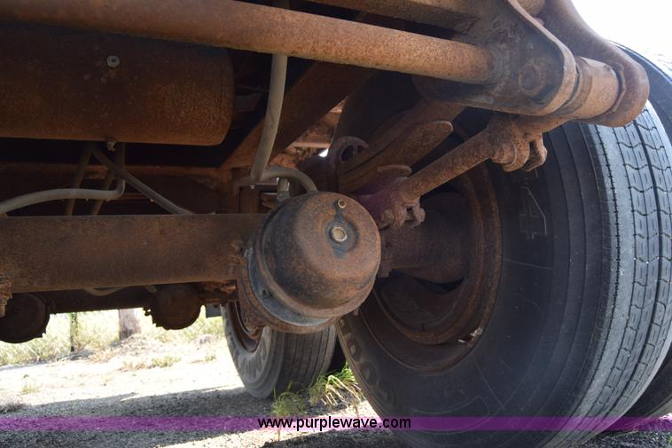 image for item J8196 1995 Wheeler pup trailer