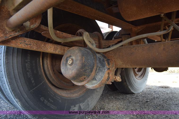 image for item J8196 1995 Wheeler pup trailer