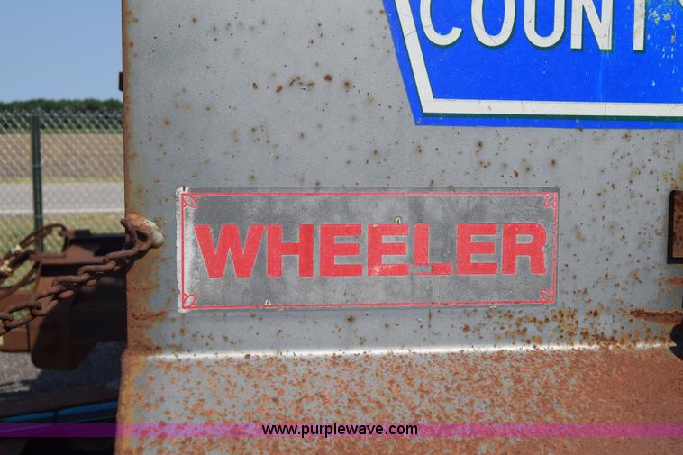 image for item J8196 1995 Wheeler pup trailer