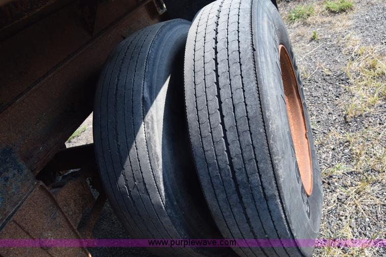 image for item J8196 1995 Wheeler pup trailer