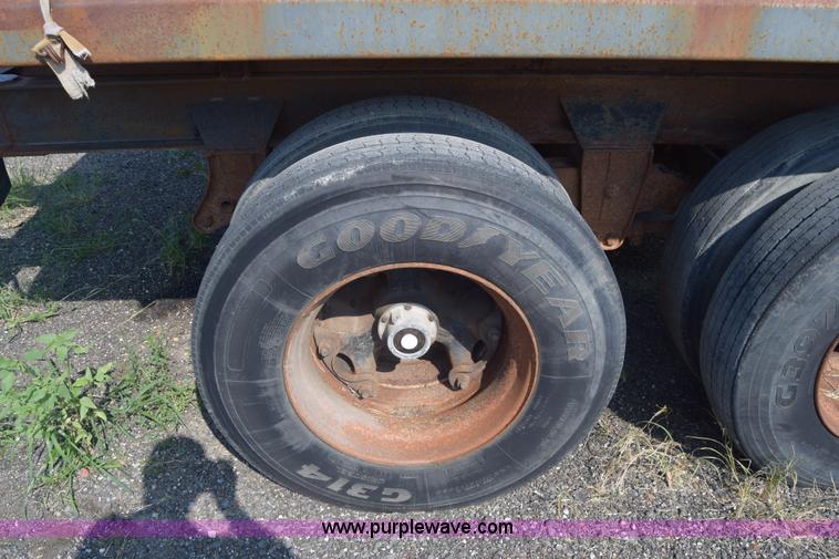 image for item J8196 1995 Wheeler pup trailer