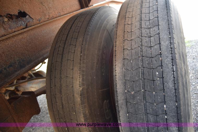 image for item J8196 1995 Wheeler pup trailer