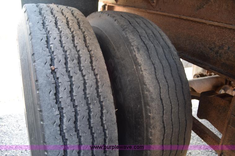 image for item J8196 1995 Wheeler pup trailer