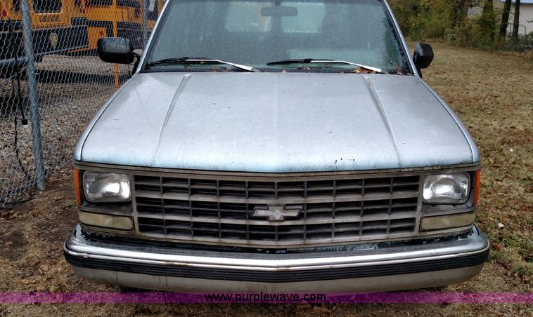 image for item K1249 1993 Chevrolet Suburban C1500 SUV