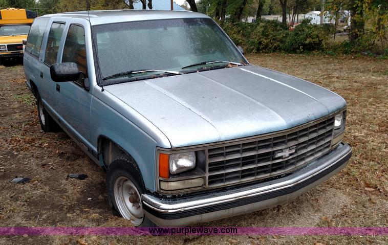 image for item K1249 1993 Chevrolet Suburban C1500 SUV