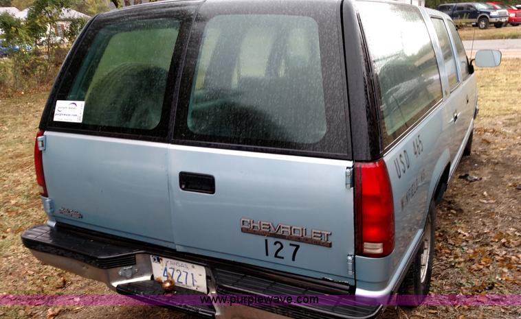 image for item K1249 1993 Chevrolet Suburban C1500 SUV