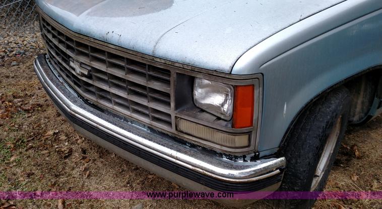 image for item K1249 1993 Chevrolet Suburban C1500 SUV