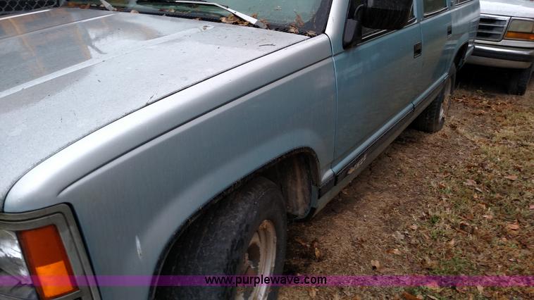 image for item K1249 1993 Chevrolet Suburban C1500 SUV
