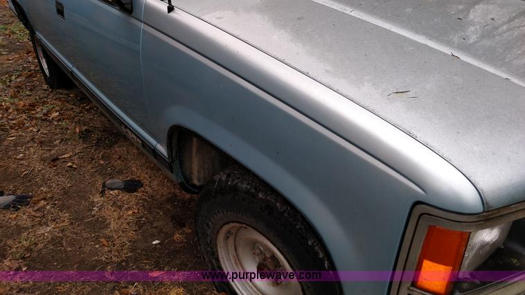 image for item K1249 1993 Chevrolet Suburban C1500 SUV