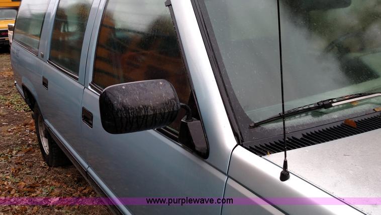 image for item K1249 1993 Chevrolet Suburban C1500 SUV
