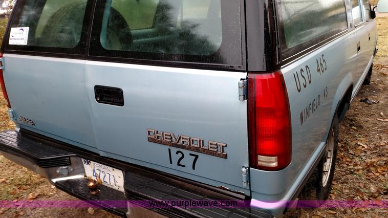 image for item K1249 1993 Chevrolet Suburban C1500 SUV